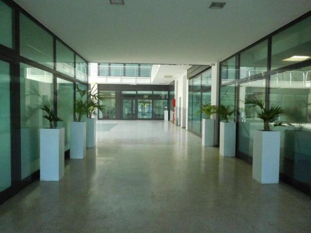 Locale Commerciale in vendita a Marche, Pesaro E Urbino