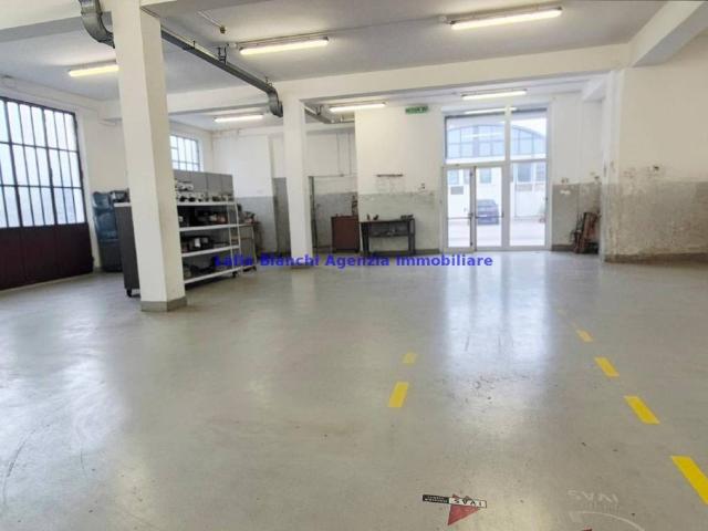 Locale Commerciale in vendita a Marche, Pesaro E Urbino