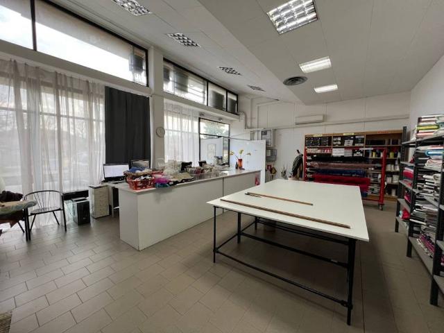 Locale Commerciale in vendita a Torraccia, Marche