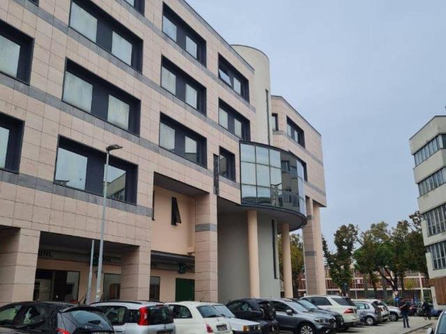 Locale Commerciale in vendita a Centro Storico, Marche
