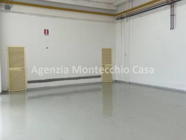 Locale Commerciale in vendita a Villa Fastiggi, Marche