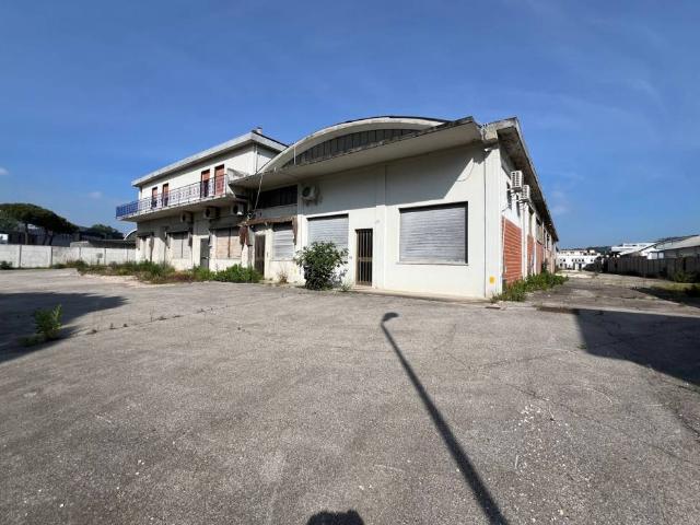 Locale Commerciale in vendita a Marche, Pesaro E Urbino