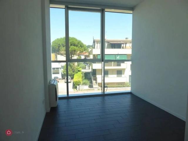 Locale Commerciale in vendita a Marche, Pesaro E Urbino