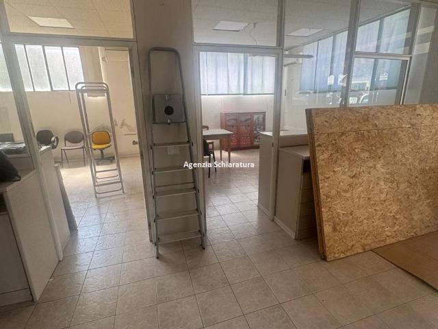Locale Commerciale in vendita a Villa Fastiggi, Marche