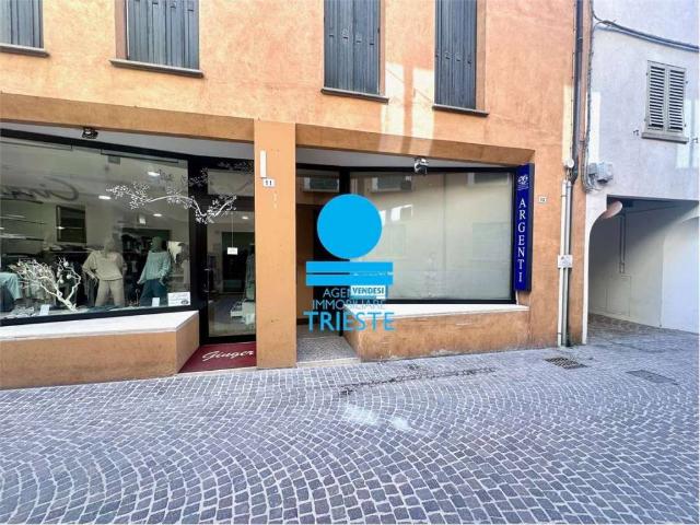 Locale Commerciale in vendita a Centro Storico, Marche