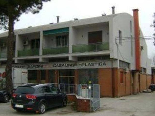 Locale Commerciale in vendita a Marche, Pesaro E Urbino