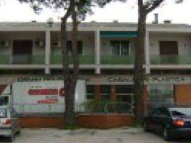 Locale Commerciale in vendita a Marche, Pesaro E Urbino