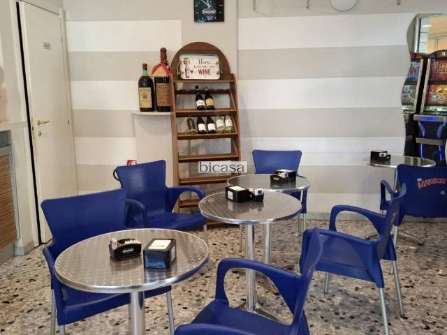Locale Commerciale in vendita a Centro Storico, Marche