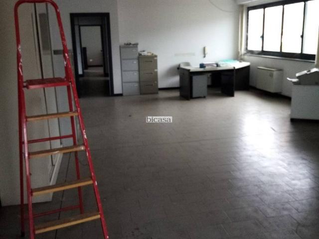 Locale Commerciale in vendita a Torraccia, Marche