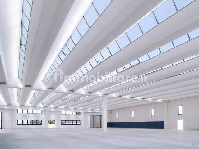 Locale Commerciale in vendita a Marche, Pesaro E Urbino