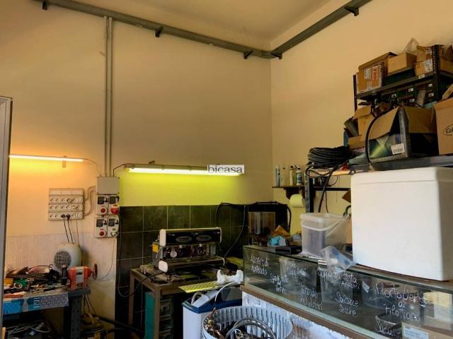 Locale Commerciale in vendita a Loreto, Marche