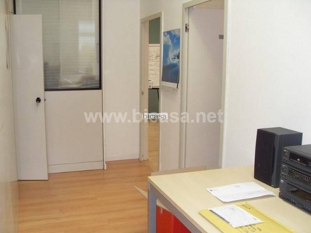 Locale Commerciale in vendita a Torraccia, Marche