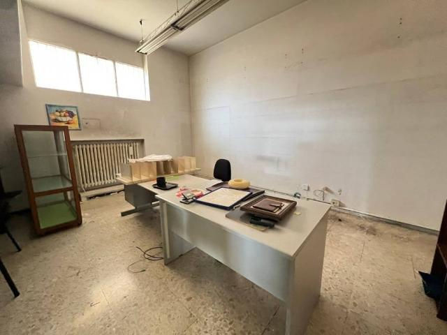 Locale Commerciale in vendita a Marche, Pesaro E Urbino