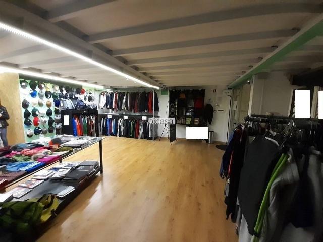 Locale Commerciale in vendita a Marche, Pesaro E Urbino