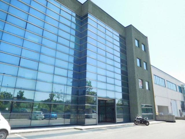 Locale Commerciale in vendita a Marche, Pesaro E Urbino