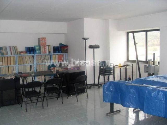 Locale Commerciale in vendita a Torraccia, Marche