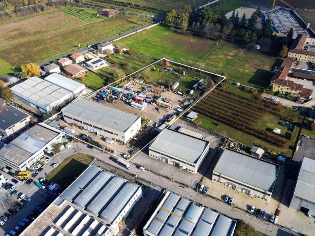 Locale Commerciale in vendita a Pescantina, Veneto