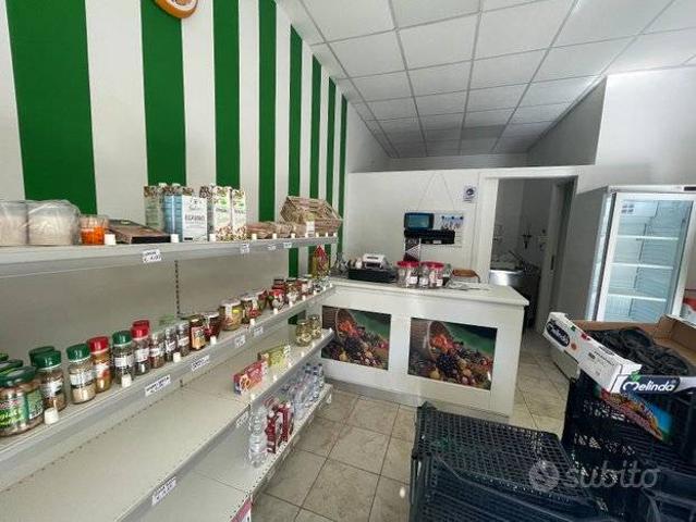 Locale Commerciale in vendita a Villa del Fuoco, Pescara