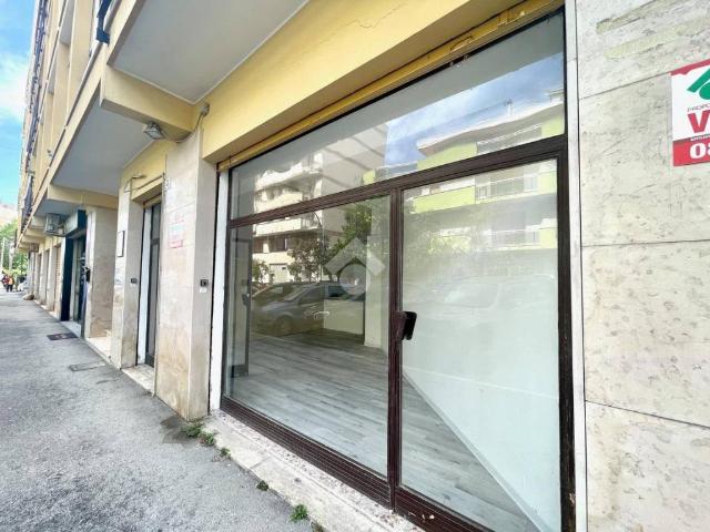 Locale Commerciale in vendita a Pescara, Abruzzo
