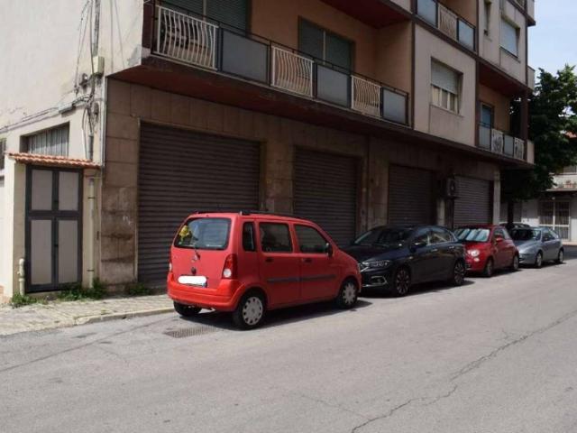 Locale Commerciale in vendita a Rancitelli, Pescara