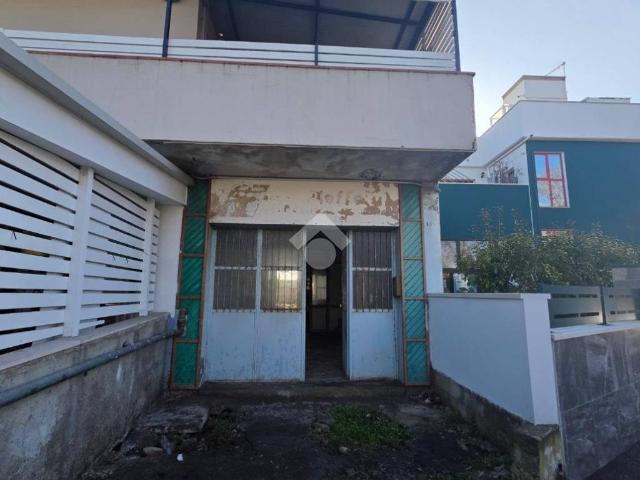 Locale Commerciale in vendita a Villa del Fuoco, Pescara