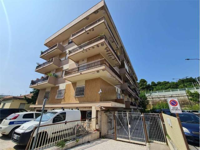 Locale Commerciale in vendita a Pescara, Abruzzo