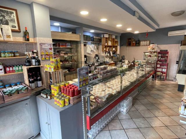 Locale Commerciale in vendita a Montesilvano, Abruzzo
