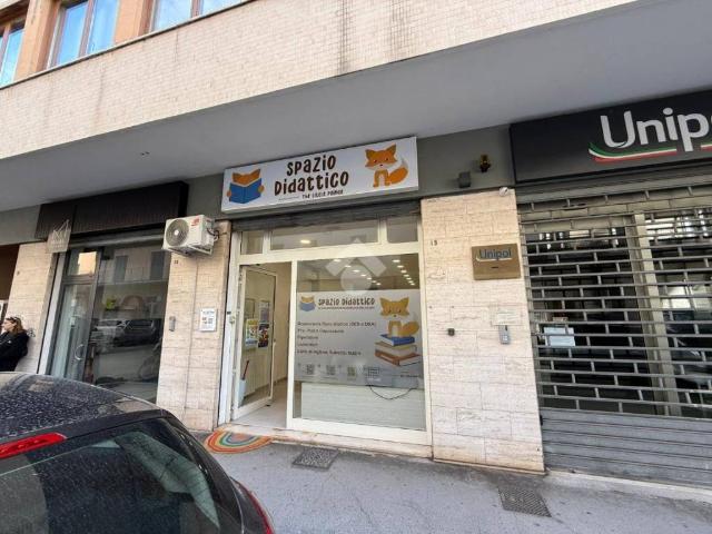 Locale Commerciale in vendita a Pescara, Abruzzo