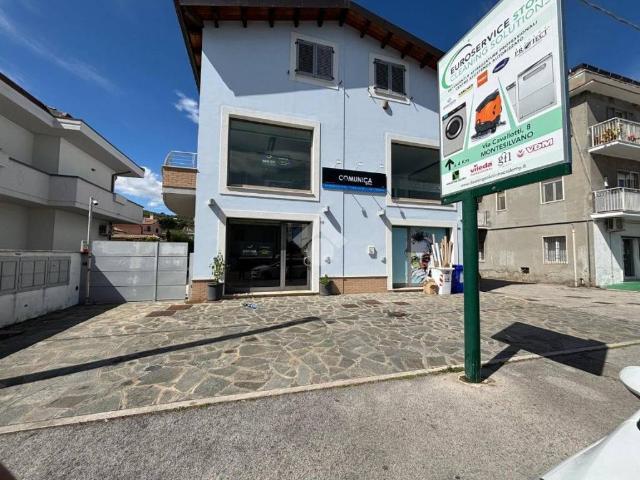 Locale Commerciale in vendita a Zanni, Pescara