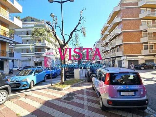 Locale Commerciale in vendita a Pescara, Abruzzo