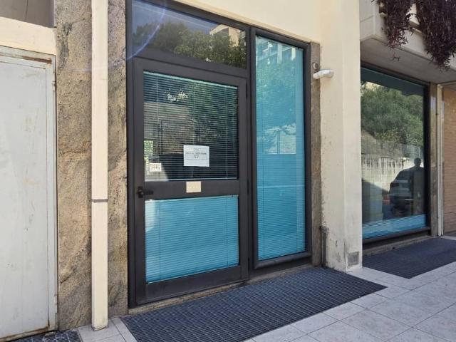 Locale Commerciale in vendita a Pescara Colli, Pescara