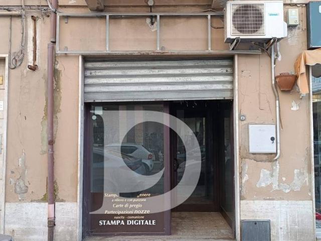 Locale Commerciale in vendita a Rancitelli, Pescara