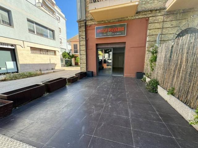 Locale Commerciale in vendita a Zanni, Pescara