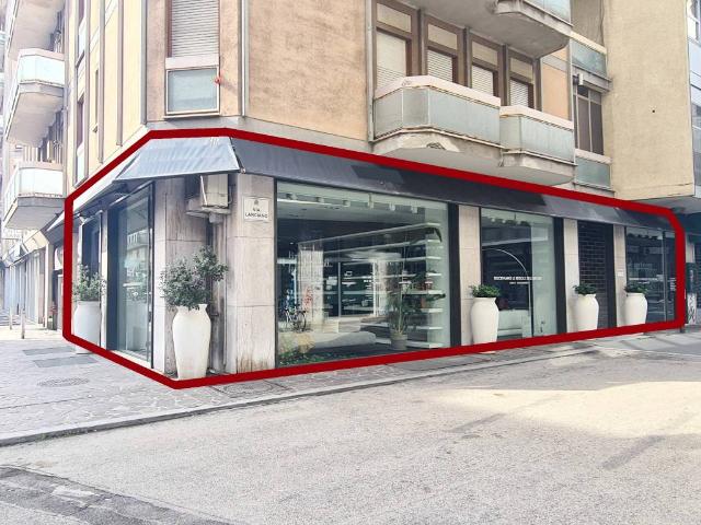 Locale Commerciale in vendita a Pescara, Abruzzo