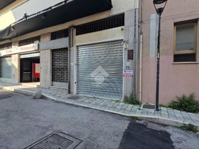 Locale Commerciale in vendita a Pescara, Abruzzo