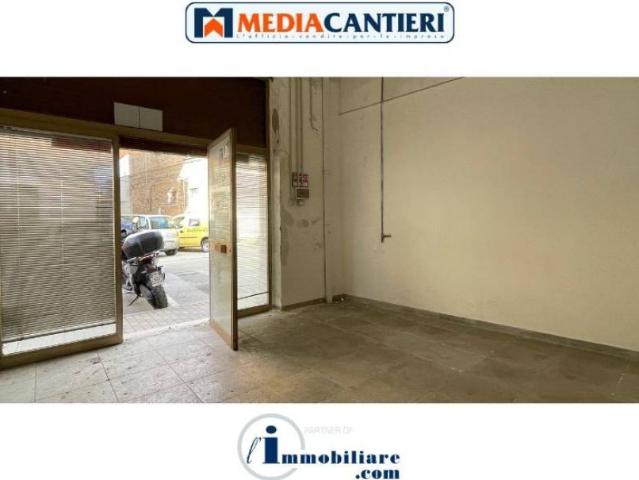 Locale Commerciale in vendita a Rancitelli, Pescara