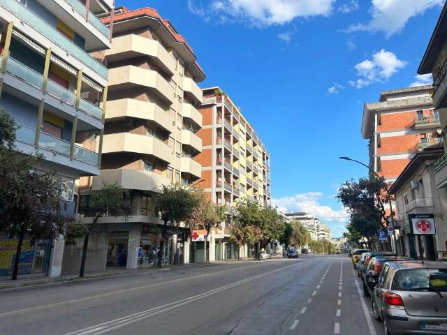 Locale Commerciale in vendita a Pescara, Abruzzo