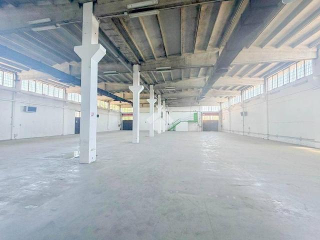 Locale Commerciale in vendita a Mezzate, Peschiera Borromeo