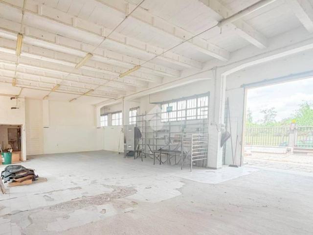 Locale Commerciale in vendita a Mezzate, Peschiera Borromeo