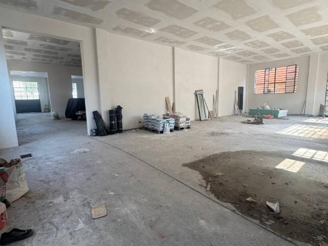 Locale Commerciale in vendita a Mezzate, Peschiera Borromeo