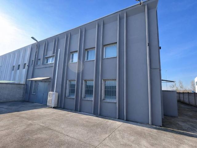 Locale Commerciale in vendita a Mezzate, Peschiera Borromeo