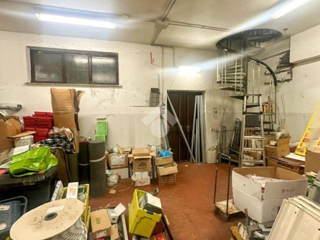 Locale Commerciale in vendita a Bellaria, Peschiera Borromeo