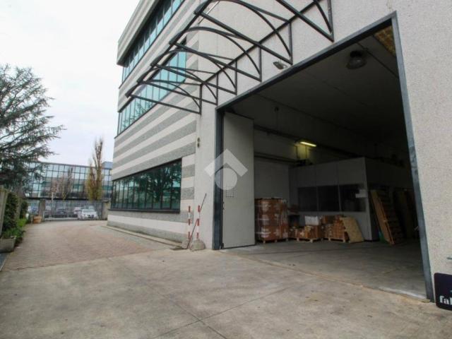 Locale Commerciale in vendita a Mezzate, Peschiera Borromeo