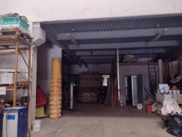 Locale Commerciale in vendita a Mezzate, Peschiera Borromeo