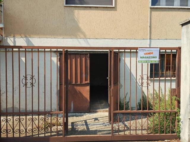 Locale Commerciale in vendita a Bellaria, Peschiera Borromeo
