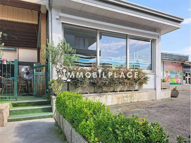 Locale Commerciale in vendita a Peschiera Del Garda, Veneto