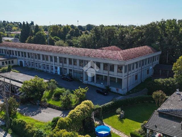 Locale Commerciale in vendita a Peschiera Del Garda, Veneto