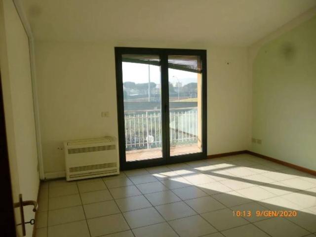 Locale Commerciale in vendita a Alberghi, Uzzano E Castello