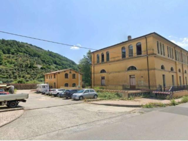 Locale Commerciale in vendita a Alberghi, Uzzano E Castello