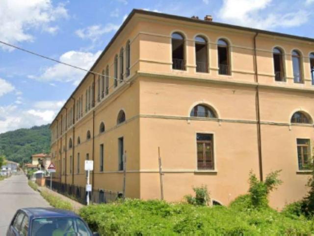 Locale Commerciale in vendita a Alberghi, Uzzano E Castello